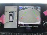 真上から見下ろしたような映像で、見えにくい後方もしっかり確認できるアラウンドビューモニター。狭い駐車場などでも安心して駐車できます。