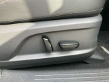電動パワーシート。最適なシートポジションを提供し快適にドライブしてただけます。