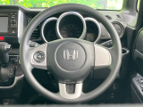 インテリアに合わせたデザインのステアリングは、運転される方のことも考え、運転しやすい形状、大きさです。是非一度、実際に触ってお確かめください。