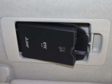 ETCももちろん搭載。いちいち料金所で停車する必要なんて当然ないです。スムーズにストレスなくドライブをお楽しみください。(※支払総額にセットアップ費用は含まれておりません。)