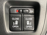 【両側パワースライドドア】スマートキーや運転席のスイッチで後席両側スライドドアの開閉が可能♪電動だから力を入れてドアを開ける必要が無く、小さなお子様でも簡単に開け閉めでき快適です♪