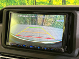 【バックカメラ】駐車時に後方がリアルタイム映像で確認できます。大型商業施設や立体駐車場での駐車時や、夜間のバック時に大活躍!運転スキルに関わらず、今や必須となった装備のひとつです!