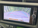 【バックカメラ】駐車時に後方がリアルタイム映像で確認できます。大型商業施設や立体駐車場での駐車時や、夜間のバック時に大活躍!運転スキルに関わらず、今や必須となった装備のひとつです!