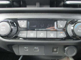 簡単操作のエアコン。オートエアコンで車内を常に快適に保ちます。