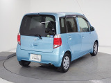 プライバシーガラスが装備されています。外を見るときには気にならずに、後方車両からは車内が見えにくい設計です。