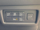 【パワーバックドア】スマートキーや運転席のボタンを押すだけでリアゲートが自動で開閉します!荷物を持っている時や、高い位置にあるバックドアを閉める際に便利な機能です♪