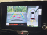 【パノラミックビューモニター】専用のカメラにより、上から見下ろしたような視点で360度クルマの周囲を確認することができます☆死角部分も確認しやすく、狭い場所での切り返しや駐車もスムーズに行えます。