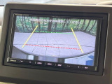 【バックカメラ】駐車時に後方がリアルタイム映像で確認できます。大型商業施設や立体駐車場での駐車時や、夜間のバック時に大活躍!運転スキルに関わらず、今や必須となった装備のひとつです!