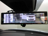 スマートルームミラー付きで後部座席に乗車してても後方がしっかり見れます