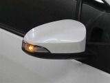 サイドターンランプ付きドアミラー。車両のドレスアップと右左折時の被視認性を兼ね備えたお洒落なミラーです。