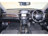 操作性に優れた運転席となります!小物入れや各ボタンの配置にこだわり、使いやすいです!座り心地もよく視認性も良好なのでロングドライブもお任せ下さい!