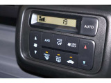 オートエアコンのお車ですので室内の温度をスムーズに調整してくれます♪