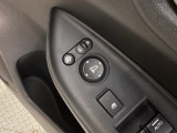 狭い駐車場で便利な電動格納ドアミラーが付いています。