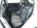 家族やご友人とBBQに行くとき、楽しさは道中の車内から始まっています!このベンチシートに座って、みんなで和気あいあい盛り上がりましょう!