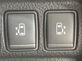 【両側パワースライドドア】スマートキーや運転席のスイッチで後席両側スライドドアの開閉が可能♪電動だから力を入れてドアを開ける必要が無く、小さなお子様でも簡単に開け閉めでき快適です♪