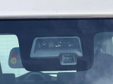 【スズキ セーフティサポート】走行中に前方の車両等を認識し、衝突しそうな時は警報とブレーキで衝突回避と被害軽減をアシスト。より安全にドライブをお楽しみいただけます。