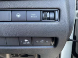 運転席と助手席それぞれにお好みの温度を設定することができる、左右独立温度調整機能付フルオートエアコンを装備しています。真冬でもすぐに温まり快適なシートヒーターを前席に装備