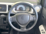 インテリアに合わせたデザインのステアリングは、運転される方のことも考え、運転しやすい形状、大きさです。是非一度、実際に触ってお確かめください。