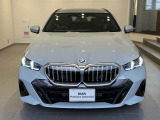 BMW代表的な特徴のキドニーグリル。BMWのすべてのモデルに採用され、BMWらしさを強調しております。