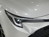 【LEDヘッドライト】悪天候や夜間走行時も良好な視界を確保し安心して運転できる高輝度LEDヘッドライトを装備!点灯速度が早く、消費電力も抑えられています。