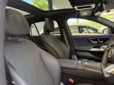 メルセデス・ベンツの定める厳しい基準をクリアしたお車のみをご案内させて頂きます。納車前整備はメーカー規定に基づき100項目以上にも及ぶ点検を熟練のメカニックによって行いご納車させて頂きます。