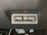 ETCもついています。高速道路の料金所の通過も楽々です!。 カードの取り出しもしやすい場所についています。