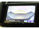 バックカメラが装備されており、後方の安全確認はもちろんのこと狭い場所での駐車や雨の日・夜間など視界の悪いコンディションでのストレスの軽減にもなります!