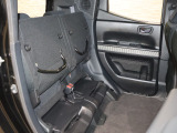 HONDA独自の機構!リアシートはチップアップ(跳ね上げ)することにより背の高い荷物も楽々積み込みすることが可能!!より空間を有効にするためにも大変便利なシートアレンジになります!!