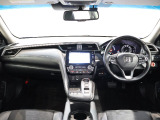 操作性に優れた運転席となります!小物入れや各ボタンの配置にこだわり、使いやすいです!座り心地もよく視認性も良好なのでロングドライブもお任せ下さい!
