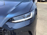 LEDヘッドライトは、点灯の瞬間から最大光量を発揮し、突然暗くなるトンネルなどでの安定感を高めます。