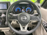 インテリアに合わせたデザインのステアリングは、運転される方のことも考え、運転しやすい形状、大きさです。是非一度、実際に触ってお確かめください。