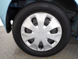 ホイールは車のデザインにマッチした専用タイプです。