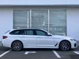 オリジナル・サービスもついたBMW自動車保険も取り扱っております。BMW自動車保険にご加入いただくと、万一のトラブルを24時間365日サポートするエマージェンシー・サービスの〈プレミアム〉をご利用いただけます。