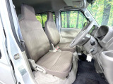 運転席シート廻りは使用感も少なく、良好な状態となっています。前オーナー様が丁寧に使っていたことがよくわかりますね。