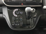 オートエアコンですので温度の調整をしてAUTOボタンを押すだけで自動で風量などを調整してくれます♪
