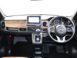 操作性に優れた運転席となります!小物入れや各ボタンの配置にこだわり、使いやすいです!座り心地もよく視認性も良好なのでロングドライブもお任せ下さい!