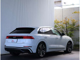 ・斜めからAudiを見るとプレス技術の高さを感じることができます。