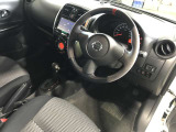 運転席に座ると、前方が見やすくて運転し易そうな印象です♪