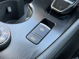 レバー操作だけでパーキングブレーキをコントロールできます。解除もワンタッチでOK!