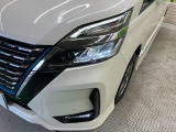 【LEDヘッドライト】悪天候や夜間走行時も良好な視界を確保し安心して運転できる高輝度LEDヘッドライトを装備!点灯速度が早く、消費電力も抑えられています。