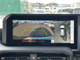 【パノラミックビューモニター】クルマを真上から見下ろした視点で駐車をサポートします!クルマの斜め後ろや真横など、いち早く障害物に気が付くことができます。
