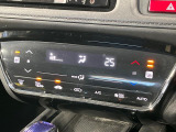 【オートエアコン】一度お好みの温度に設定すれば、車内の温度を検知し風量や温度を自動で調整。暑い…寒い…と何度もスイッチ操作をする必要はありません。快適な車内空間には必須の機能ですね♪