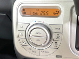 【オートエアコン】一度お好みの温度に設定すれば、車内の温度を検知し風量や温度を自動で調整。暑い…寒い…と何度もスイッチ操作をする必要はありません。快適な車内空間には必須の機能ですね♪
