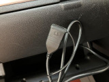 携帯電話の充電やカーナビと連動させ、お気に入りの音楽を車内で聞くことができますよ♪