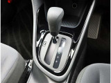 こちらのシフトは、車両にマッチしたデザインになっています!握りやすく、操作し易い配置になっていますので、いつも触れるシフトだからこそ、大切ですね!
