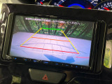 【バックカメラ】駐車時に後方がリアルタイム映像で確認できます。大型商業施設や立体駐車場での駐車時や、夜間のバック時に大活躍!運転スキルに関わらず、今や必須となった装備のひとつです!