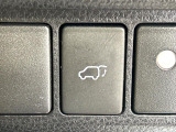 【パワーバックドア】スマートキーや運転席のボタンを押すだけでリアゲートが自動で開閉します!荷物を持っている時や、高い位置にあるバックドアを閉める際に便利な機能です♪