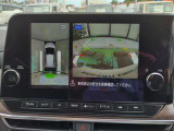 車を真上から画面で確認出来るアラウンドビューモニター♪画面を見ながら車庫入れが非常に楽になります!
