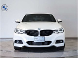 【キドニーグリル】BMWは約90年もの間、ほぼ全ての車両にひと目でBMWだと分かるこの特徴的なフロントグリルが備えられ、デザイン・アイコンとして親しまれてきました。