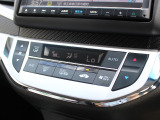 オートエアコンなので設定した温度で車内の温度を保ってくれます♪